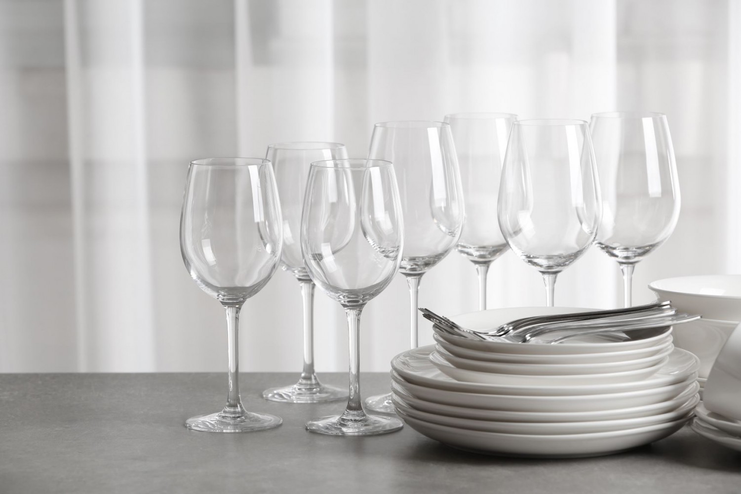 Complete crockery with a logo?