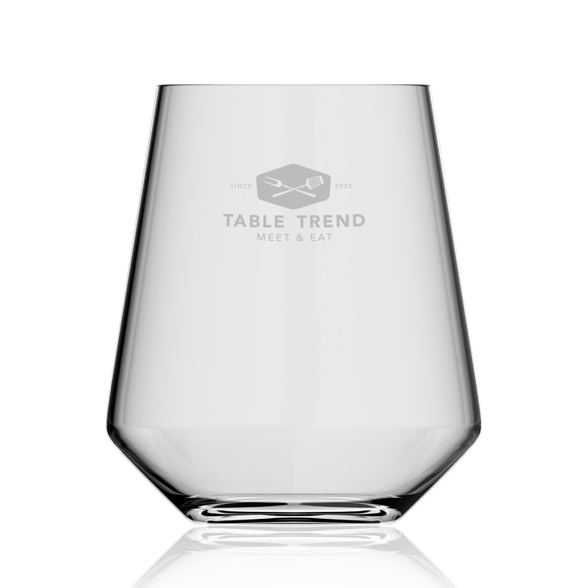 Glass Melody tumbler 40 cl with engraved TableTrend logo on the front view, finely and subtly applied.