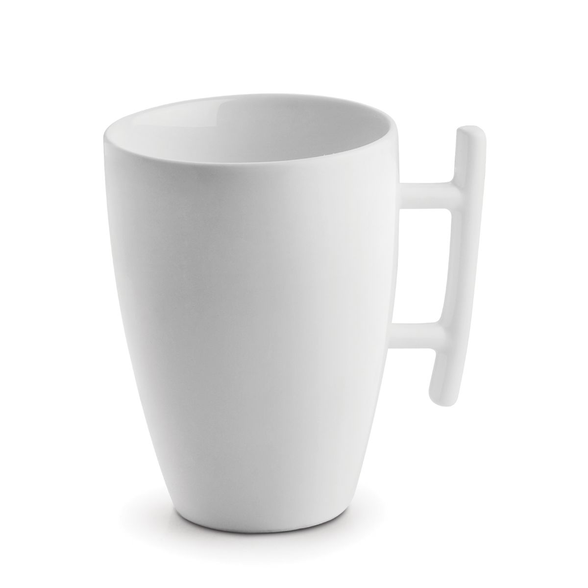 White Squito 30 cl porcelain mug in front view with straight shape and wide handle.