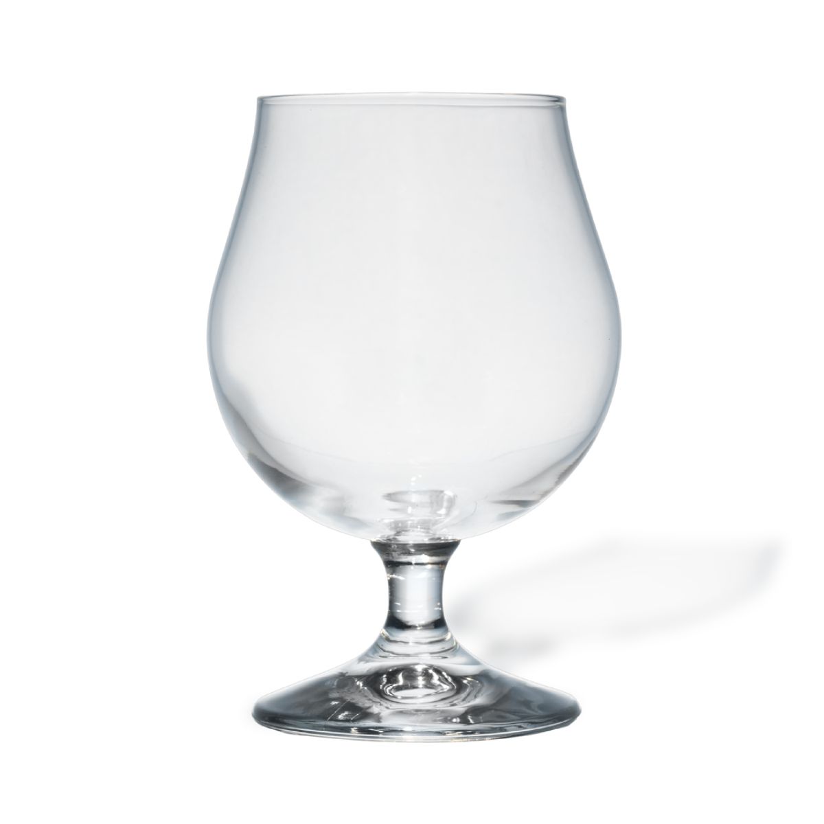 Recht van voren getoond Bierglas Breughel 38 cl., cilindervormig glas met glad oppervlak en brede opening.