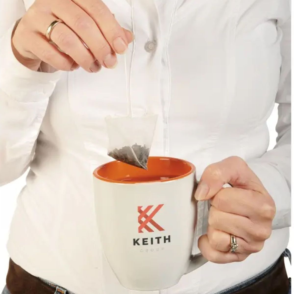 Mood picture of Big Drink mug 45 cl. porcelain in use with hot drink, placed in hand.