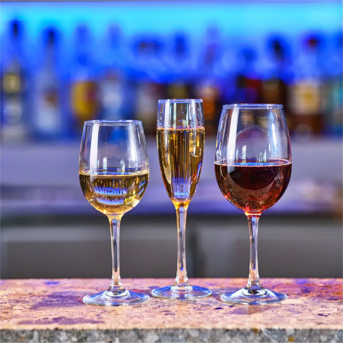Mood image of the Cosy Moments wine glass 35 cl filled in an interior setting.