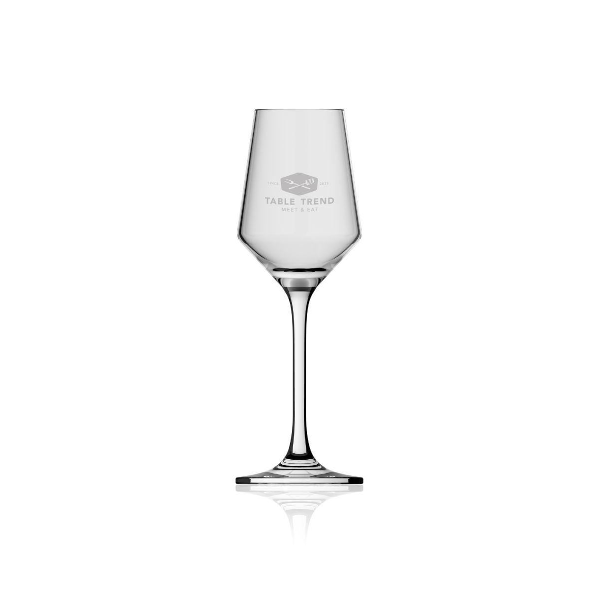 Melody liqueur glass 11 cl. with engraved TableTrend logo on the front surface, visible in detail.