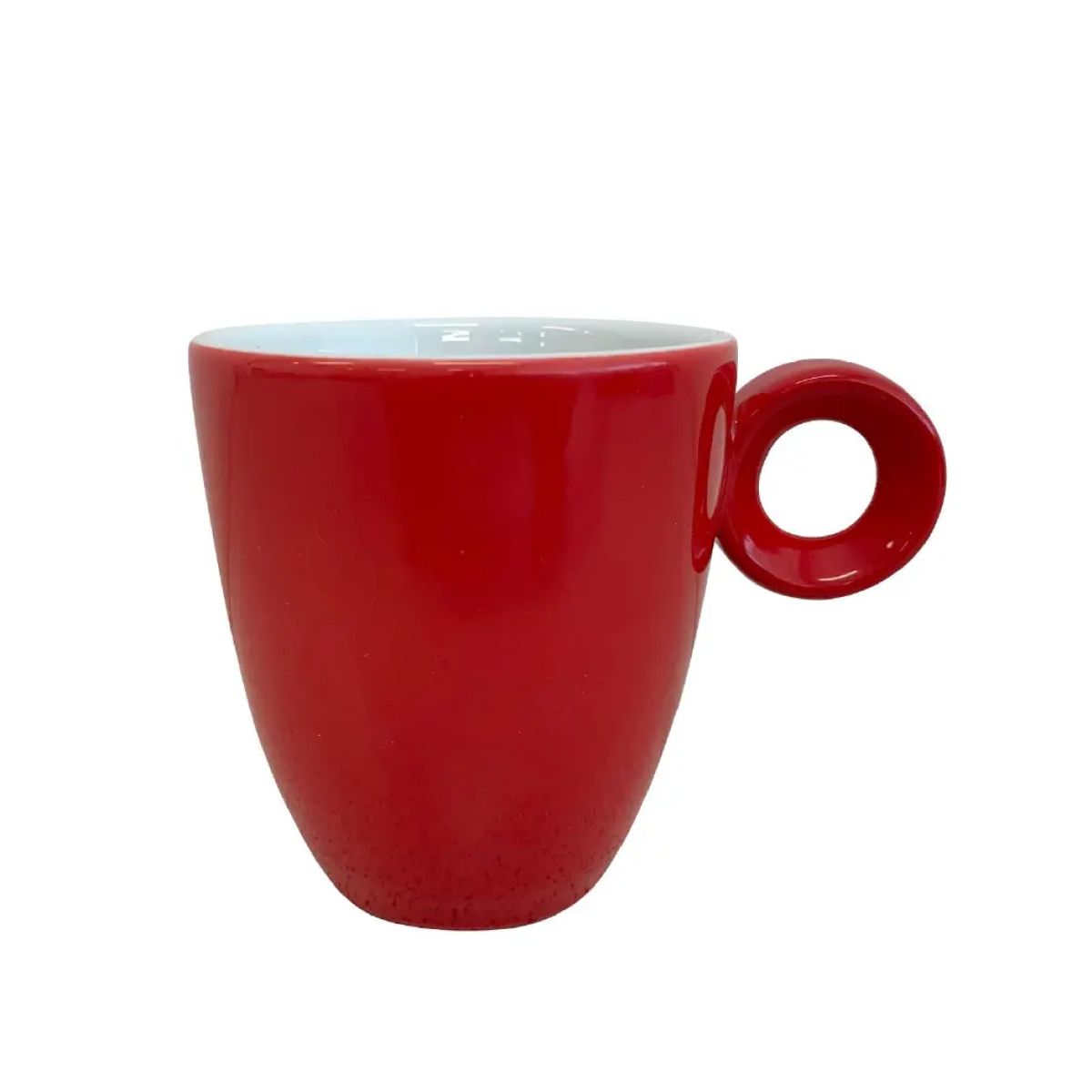 Front view of Rondo mug 19 cl in red and white porcelain with straight shape and ear on the right side.