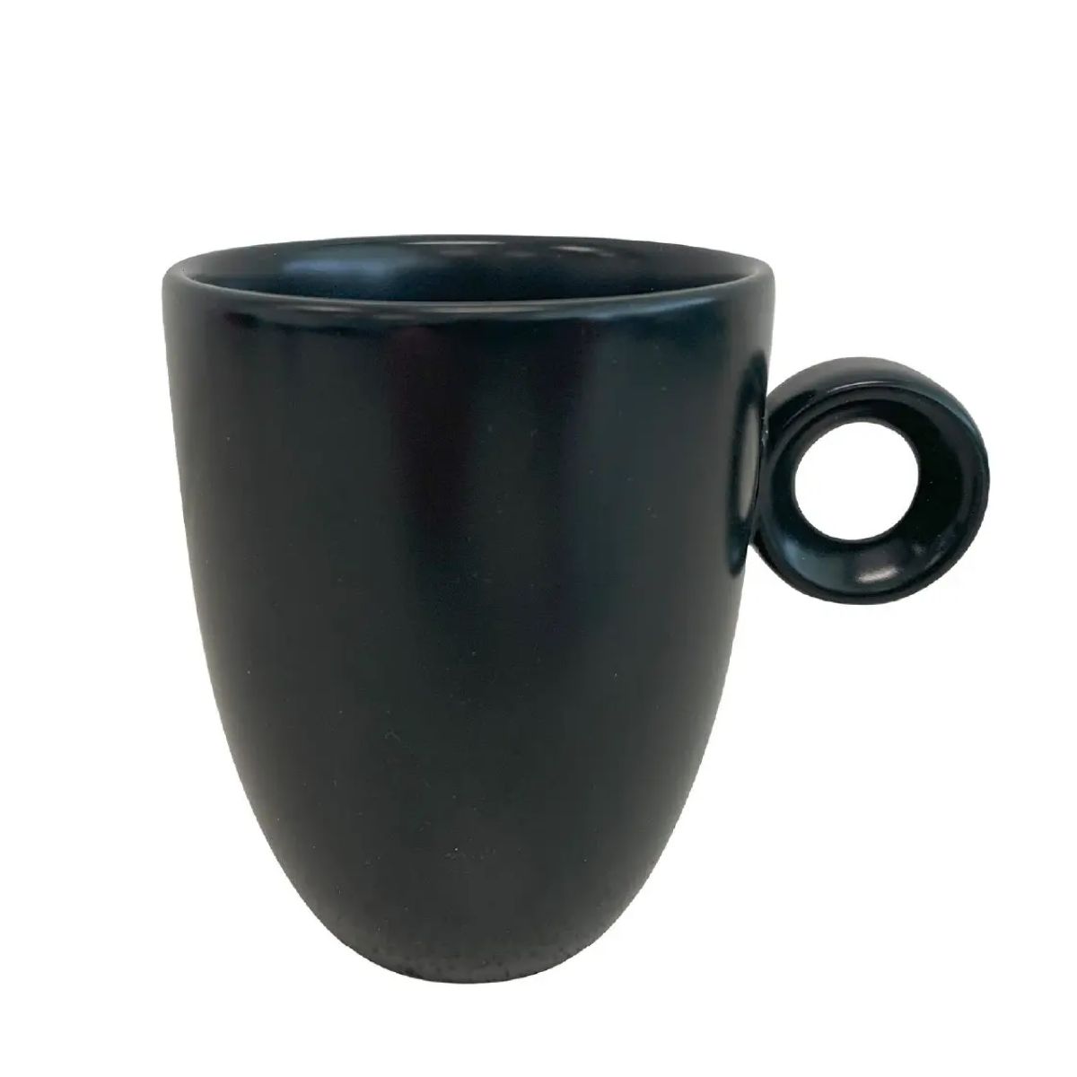 Matt black porcelain Rondo mug 25 cl in straight front view with visible ear shape and smooth surface.
