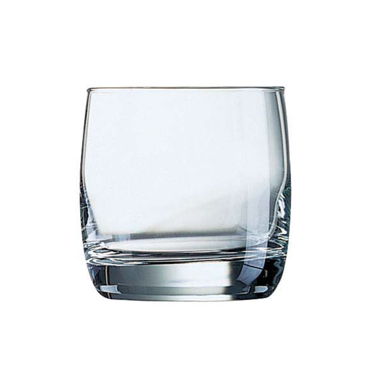 Front view of the Vigne tumbler glass 20 cl. of clear glass with straight sides and smooth finish. Front view of the Vigne tumbler glass 20 cl. of clear glass with straight sides and smooth finish.