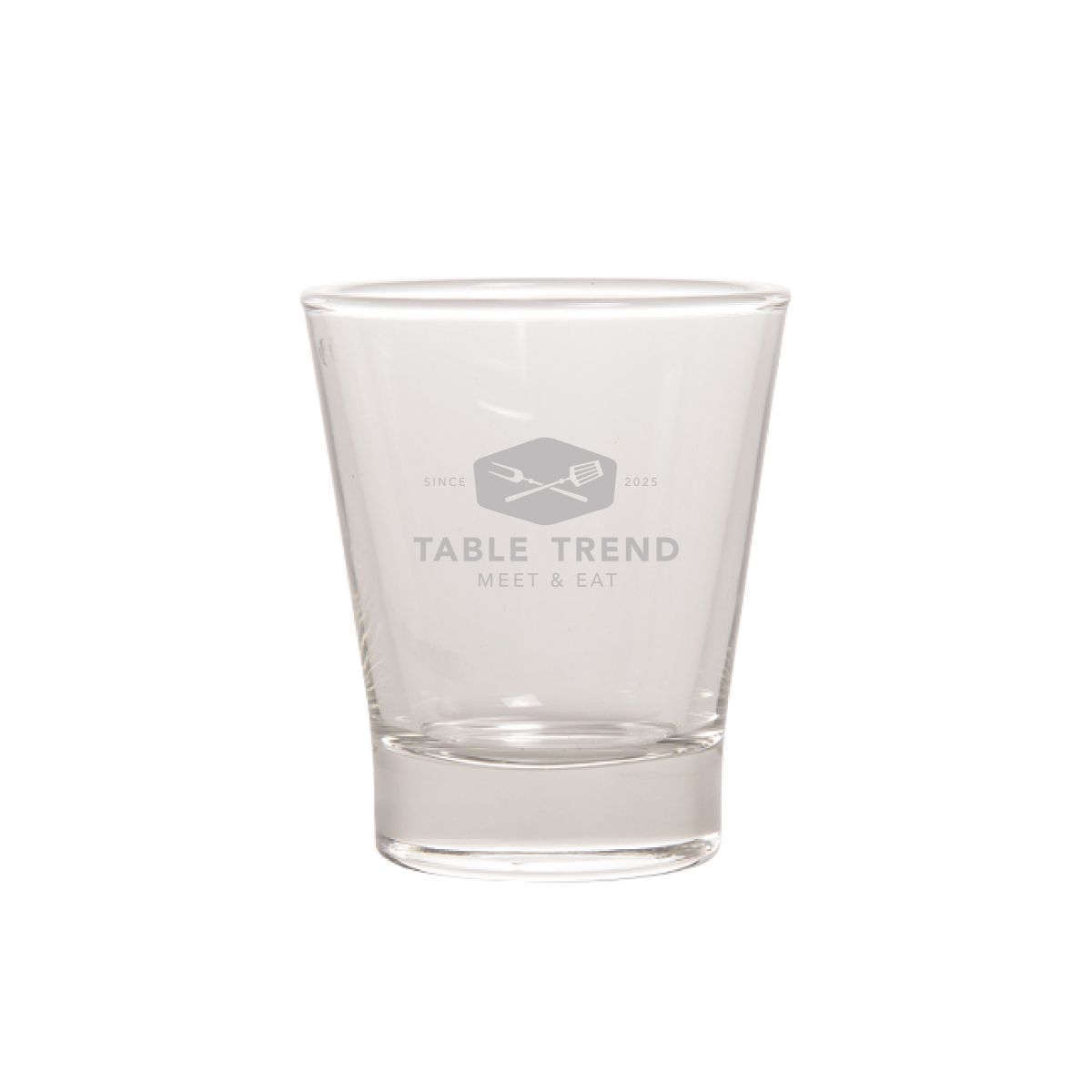Waterglas Cafeïno 9 cl met gegraveerd TableTrend-logo op het vooraanzicht, subtiel zichtbaar in het glas.