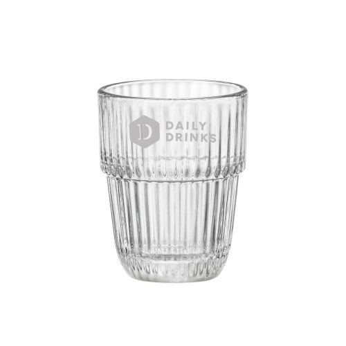 Gegraveerd DailyDrinks-logo op de voorzijde van de Barshine Tumbler 6,8 cl. glas.
