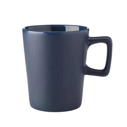 Front view of Calvin mug 29 cl. in dark blue porcelain with cylindrical shape and smooth surface.