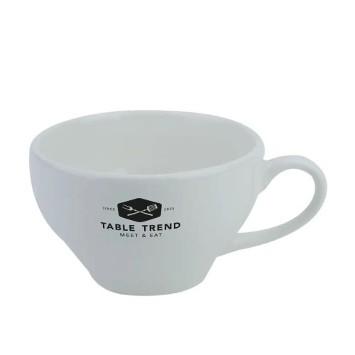 Porseleinen Barista Koffie Verkeerd kop 30 cl. met zwart TableTrend-logo aan voorzijde. Porseleinen Barista Koffie Verkeerd kop 30 cl. met zwart TableTrend-logo aan voorzijde.
