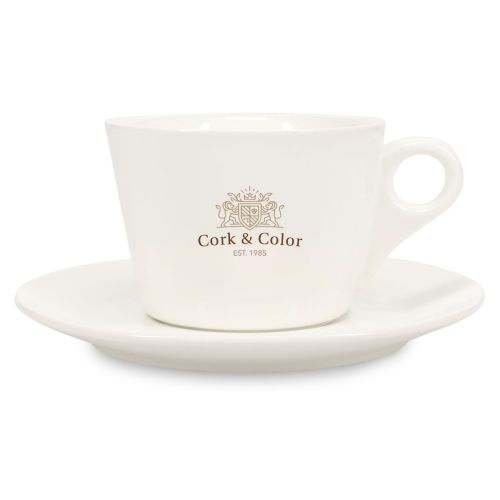 Baristo Latte 28 cl porseleinset met meerkleurig CorkColor-logo zichtbaar op alle voorkanten.