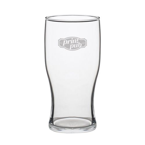 Gravure van PrintPub-logo op voorzijde van bierglas Tulip stapel 28 cl, zichtbaar op helder stapelbaar glas.