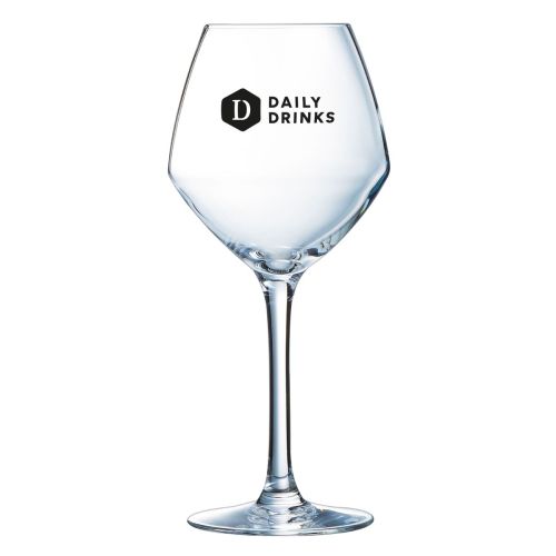 Wine glass Cabernet young 58 cl with DailyDrinks logo in one colour on the front of the glass. Wine glass Cabernet young 58 cl with DailyDrinks logo in one colour on the front of the glass.