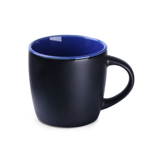 Vooraanzicht Handy Espresso Kop 10 cl. van zwart-blauw keramiek met gladde afwerking en compacte vorm. Vooraanzicht Handy Espresso Kop 10 cl. van zwart-blauw keramiek met gladde afwerking en compacte vorm.