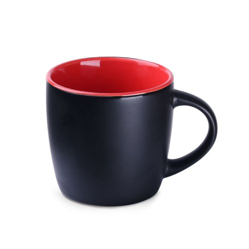 Vooraanzicht Handy Espresso Kop 10 cl. van zwart-rood keramiek met gladde afwerking en compacte vorm. Vooraanzicht Handy Espresso Kop 10 cl. van zwart-rood keramiek met gladde afwerking en compacte vorm.