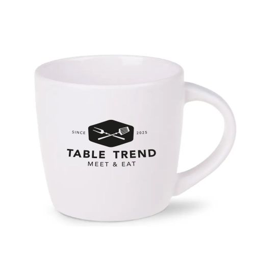 Handy mug White 30 cl porcelain in front view with one-coloured TableTrend logo centred on the mug. Handy mug White 30 cl porcelain in front view with one-coloured TableTrend logo centred on the mug.