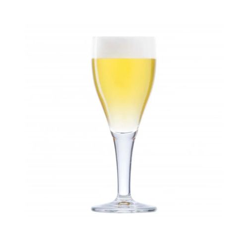 Harzer Pokal 20 cl tapmaat glas gevuld met drank op witte achtergrond