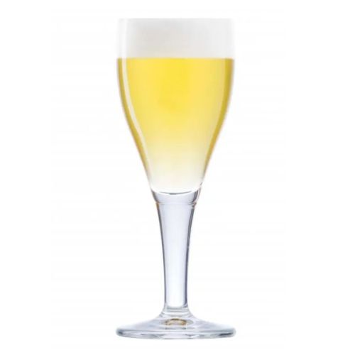 Harzer Pokal 30 cl tapmaat glas gevuld met bier op een witte achtergrond