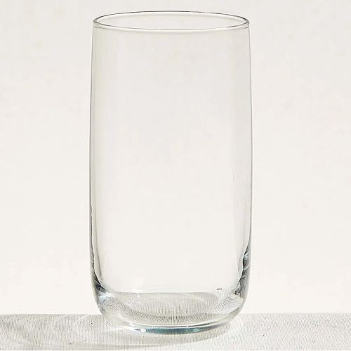 Glass tumbler 36.5 cl. with liquid content, photographed in front of a plain white background.