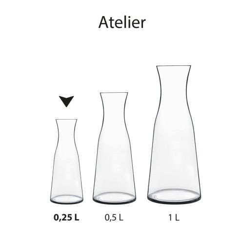 Carafe Atelier 0.25 litre pictured in series with other glass carafes from the same collection. Carafe Atelier 0.25 litre pictured in series with other glass carafes from the same collection.