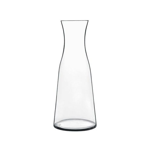 Glazen karaf Atelier 0,5 liter in frontaal aanzicht met rechte vorm en smalle halsopening. Glazen karaf Atelier 0,5 liter in frontaal aanzicht met rechte vorm en smalle halsopening.