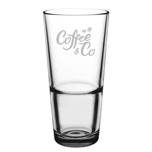 Detail of the laser engraving with CoffeeCo logo on the Latte Macchiato stack Grande S glass 37.6 cl.