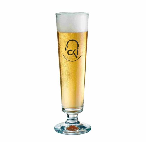 Munster Tulpe 25 cl tapmaat glas gevuld met bier op een witte achtergrond