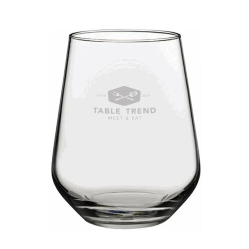 Tumbler glas van 34,5 cl. met fijne glasgravure van TableTrend op de voorzijde geplaatst.