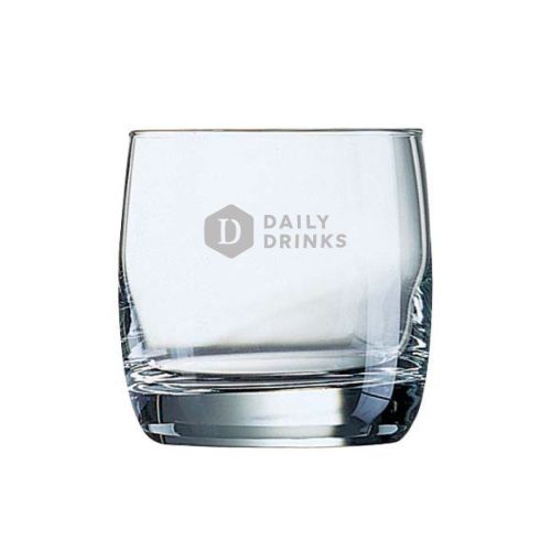 Vigne tumbler glass 20 cl. in glass with engraved DailyDrinks logo visible on the front view. Vigne tumbler glass 20 cl. in glass with engraved DailyDrinks logo visible on the front view.