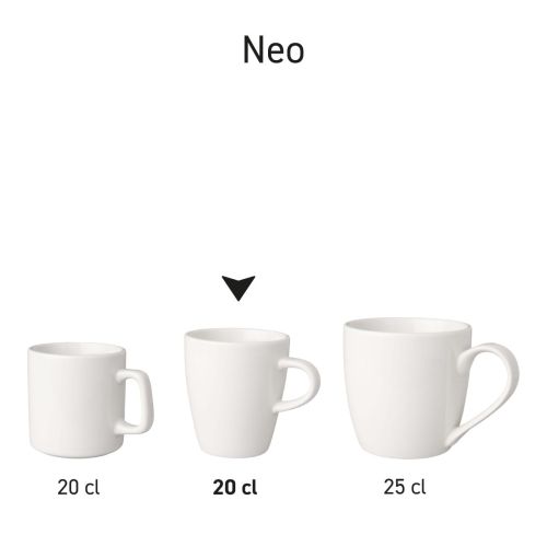 Set witte porseleinen bekers Neo in serie gepresenteerd voor productoverzicht. Set witte porseleinen bekers Neo in serie gepresenteerd voor productoverzicht.