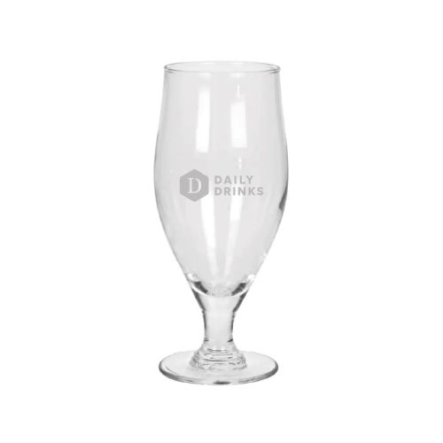 Engraved DailyDrinks logo on the front view of a 32 cl. Cervoise glass, subtly incorporated into the material.