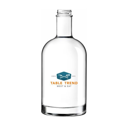 Full-colour logo van TableTrend op de voorzijde van glazen fles Oslo 0,7 liter. Full-colour logo van TableTrend op de voorzijde van glazen fles Oslo 0,7 liter.