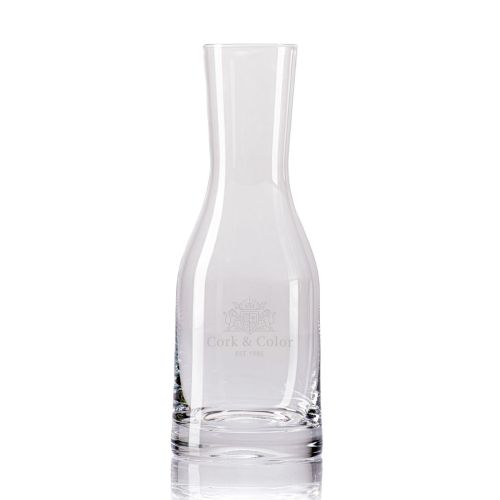 Front of decanter Le Marc with engraved CorkColor logo subtly visible on the glass surface. Front of decanter Le Marc with engraved CorkColor logo subtly visible on the glass surface.