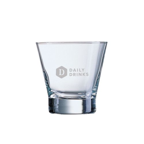 Gravure van het DailyDrinks-logo subtiel zichtbaar op de voorzijde van het Shetland glas.