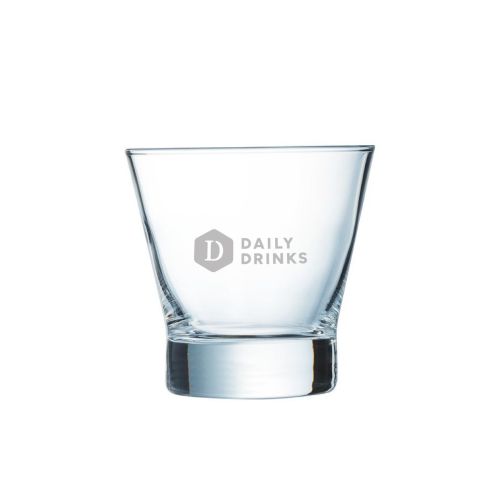 Engraving of the DailyDrinks logo subtly visible on the front of the Shetland glass.
