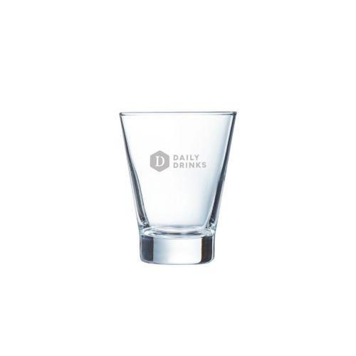 Shetland 9 cl. glas met fijn gegraveerd DailyDrinks-logo zichtbaar op de voorkant. Shetland 9 cl. glas met fijn gegraveerd DailyDrinks-logo zichtbaar op de voorkant.