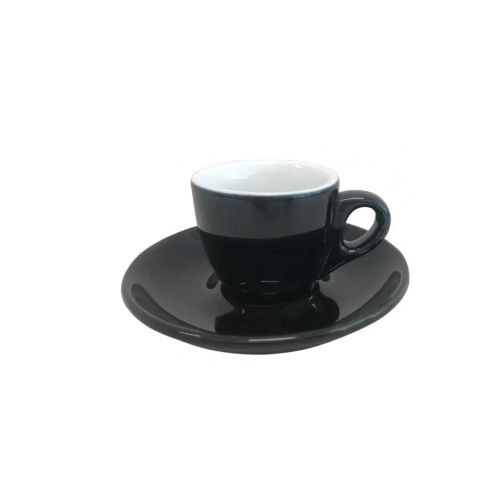Style Espresso 7 cl SET in black and white porcelain, presented in sleek front view. Style Espresso 7 cl SET in black and white porcelain, presented in sleek front view.