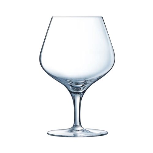 Frontal view of the Sublym cognac glass 35 cl. in transparent glass with wide chalice.