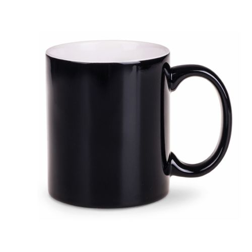 Front view of the Tomek mug 30 cl. in black and white porcelain with straight sides, classic handle and smooth surface. Front view of the Tomek mug 30 cl. in black and white porcelain with straight sides, classic handle and smooth surface.
