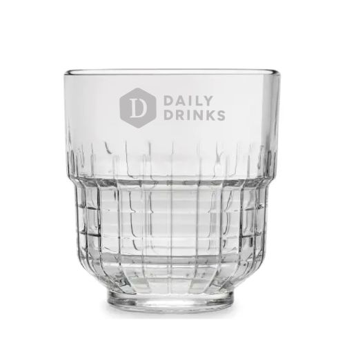 Front of the Onis glass 35 cl. with engraved DailyDrinks logo subtly incorporated into the glass.