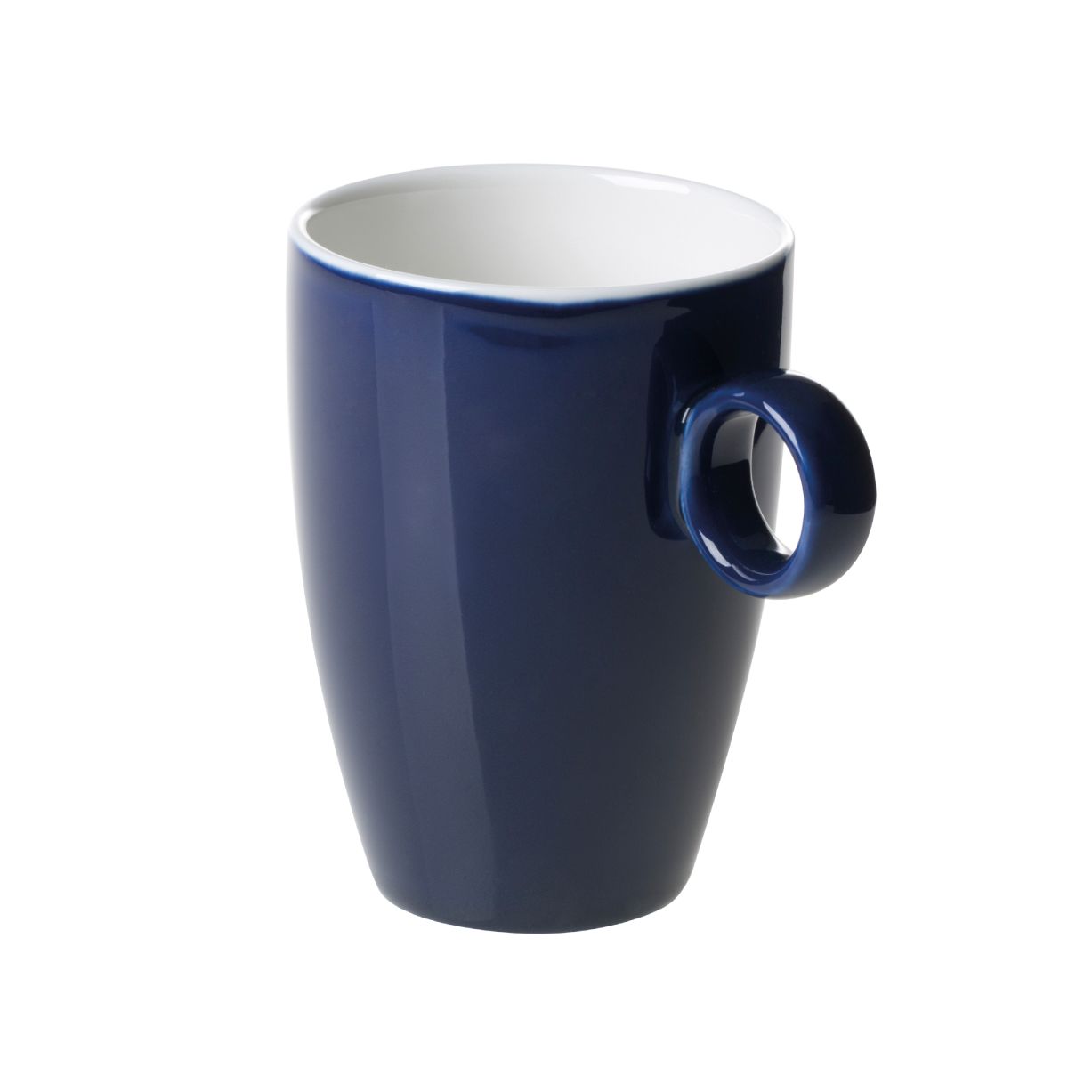 Blue-White Bart mug of 23 cl. of porcelain in front view, with smooth surface and straight ear shape.