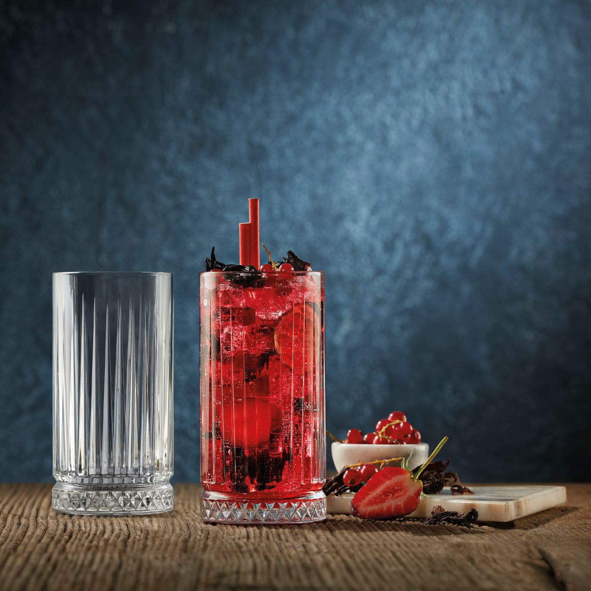 Filled Elysia Longdrink glass 44.5 cl. in an atmospheric setting.
