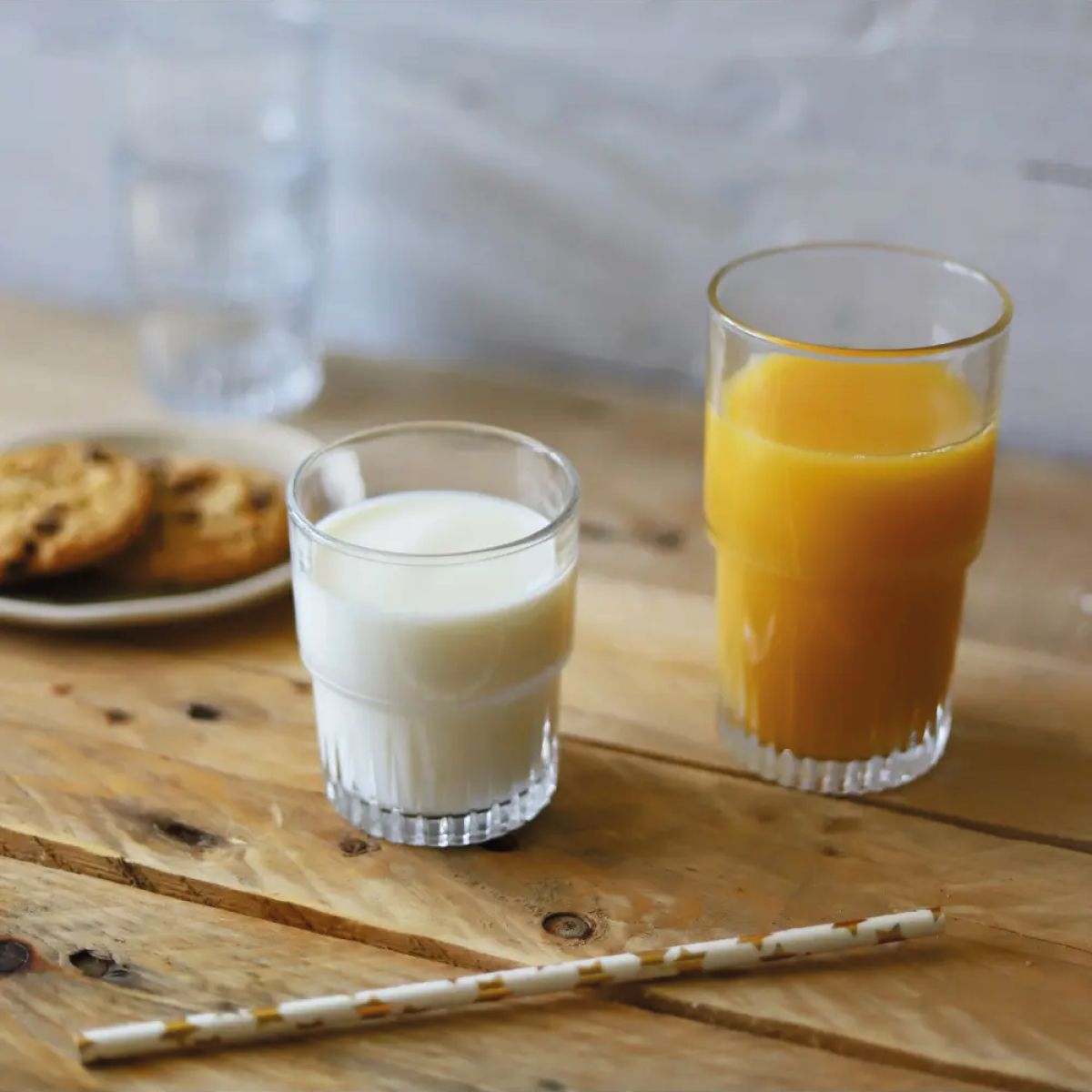 Tumbler 20 cl Empilable with filling, attractively used on a table setting.