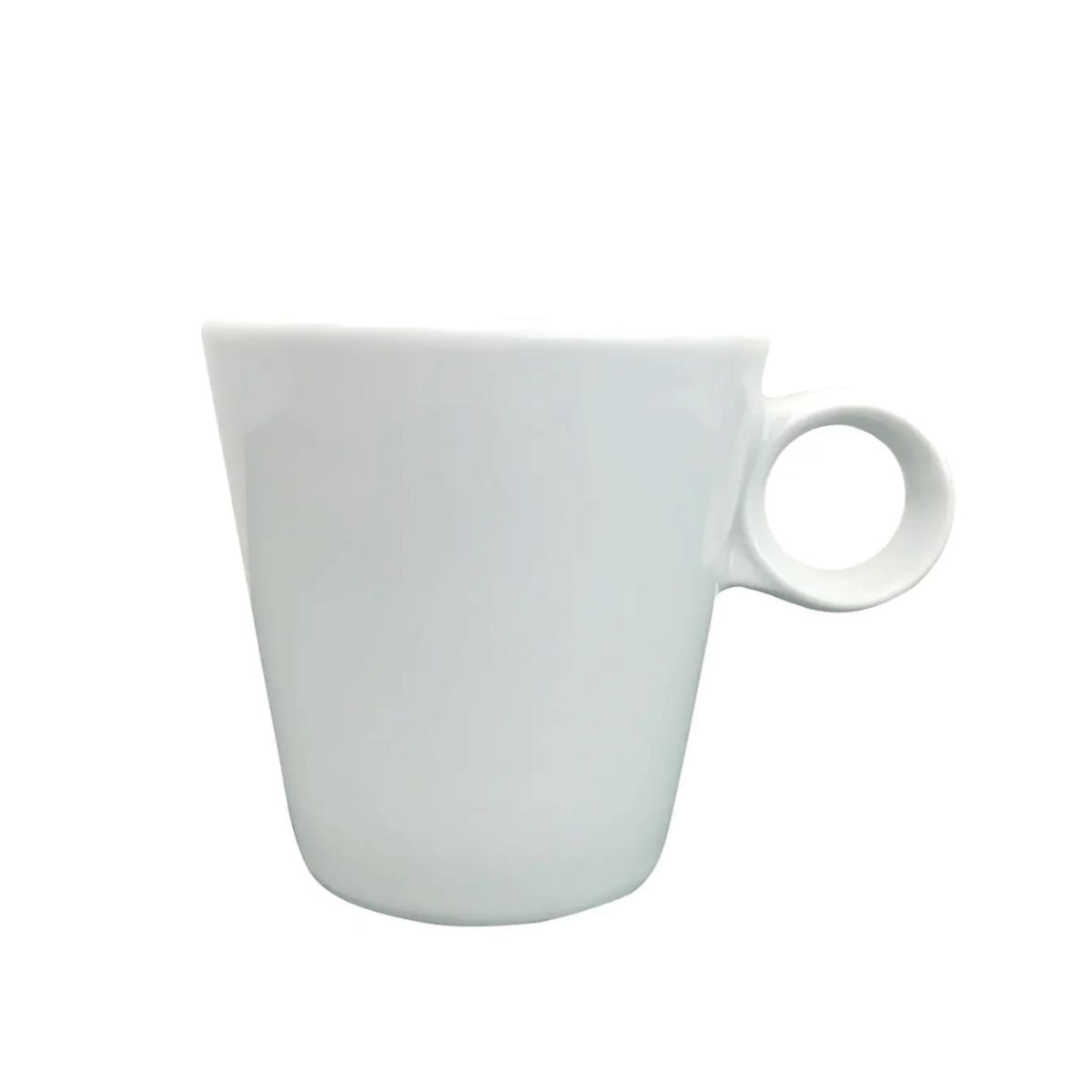 Vooraanzicht van de witte Lukas cappuccinokop van 19,5 cl. gemaakt van glad porselein. Vooraanzicht van de witte Lukas cappuccinokop van 19,5 cl. gemaakt van glad porselein.