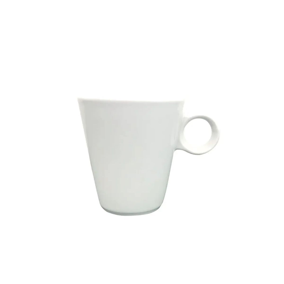 Vooraanzicht van de witte Lukas espresso kop van 7,5 cl. met ronde vorm en oor. Vooraanzicht van de witte Lukas espresso kop van 7,5 cl. met ronde vorm en oor.