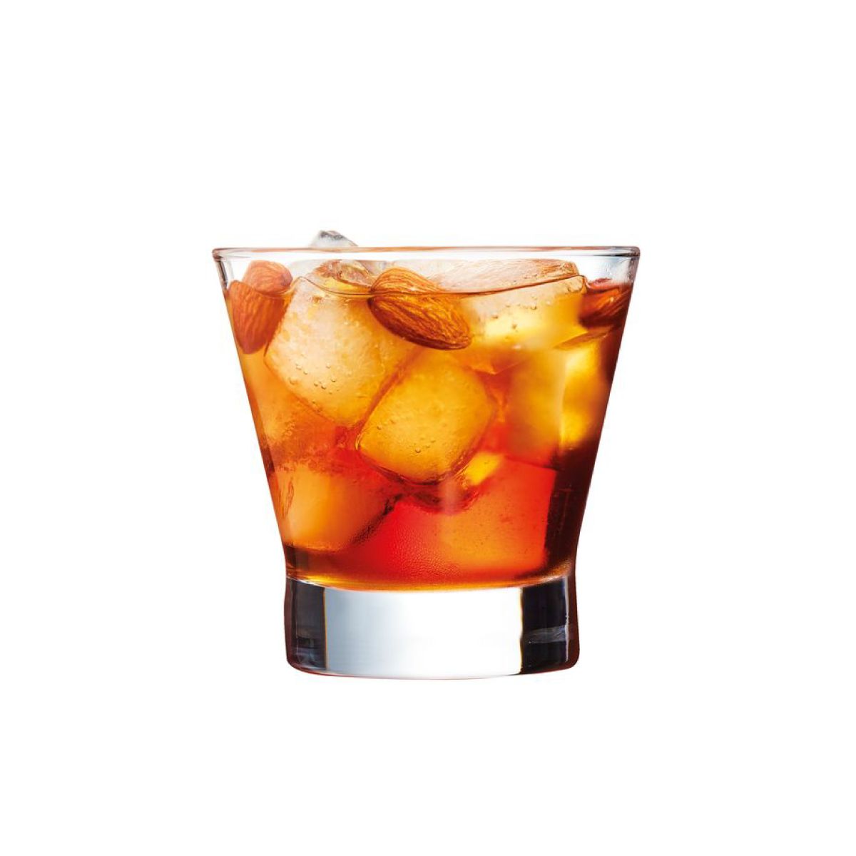 Filled Shetland glass 25 cl. on white background, with visible contents in clear drinking glass.