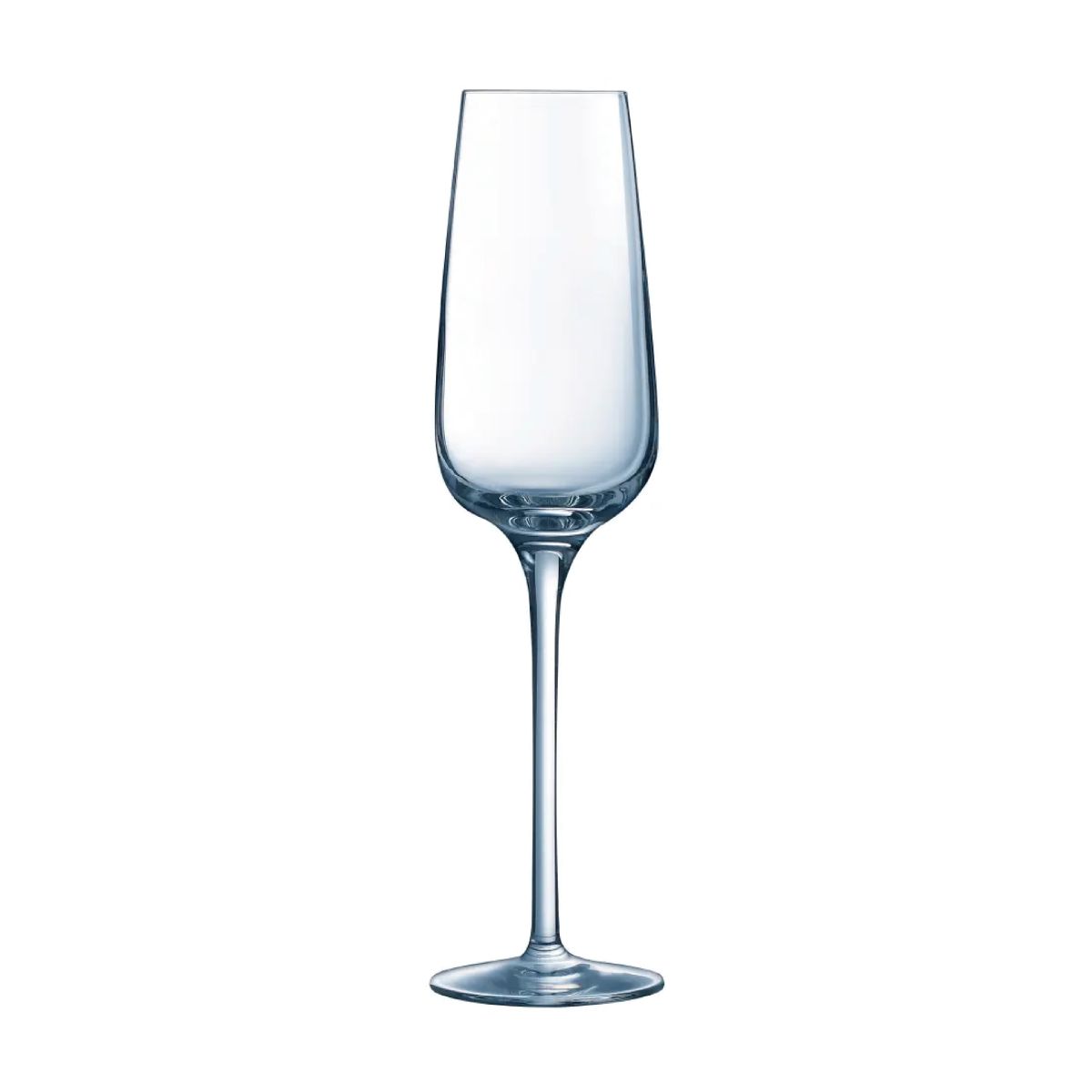 Front view of the slim Sublym champagne glass 21 cl, made of clear transparent glass. Front view of the slim Sublym champagne glass 21 cl, made of clear transparent glass.
