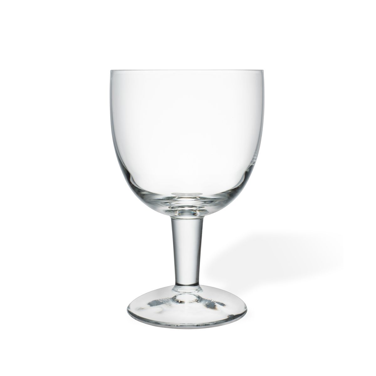 Front view of Trappist glass with tap size of 15 cl, with wide chalice and short stem. Front view of Trappist glass with tap size of 15 cl, with wide chalice and short stem.