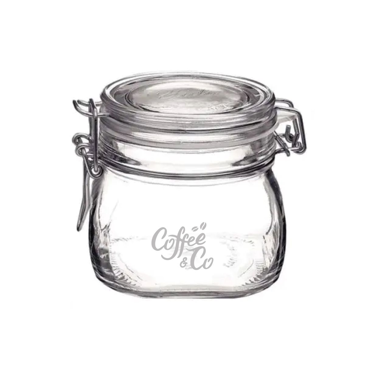Gravure van CoffeeCo-logo duidelijk zichtbaar op glazen weckpot Fido 0,5 liter met vierkante basis.