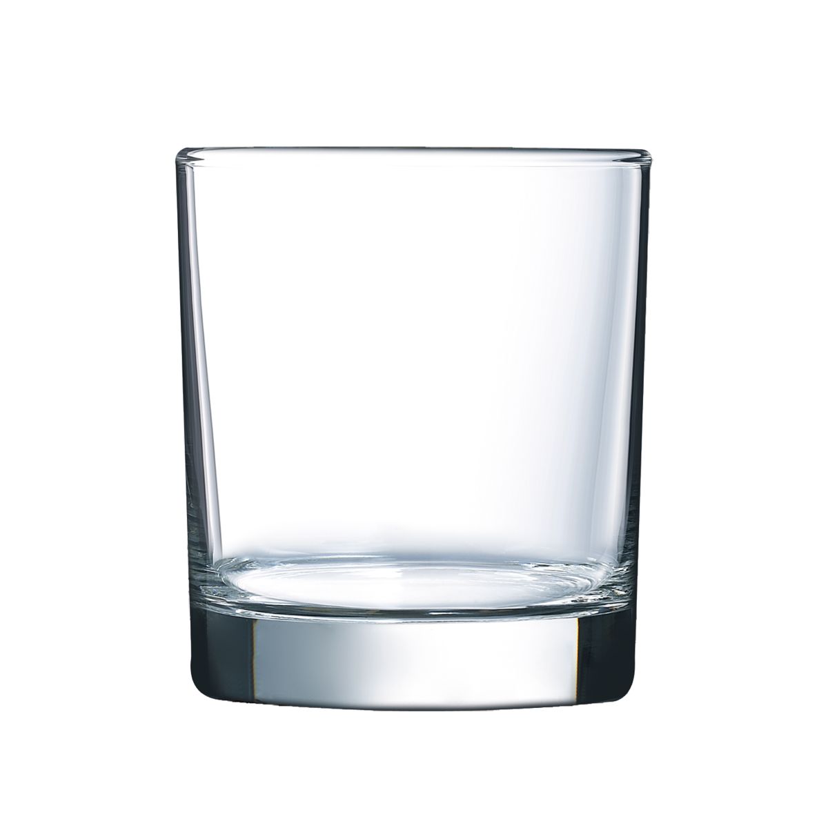 Whiskyglas van 30 centiliter van helder glas, gefotografeerd recht van voren met vlakke rand. Whiskyglas van 30 centiliter van helder glas, gefotografeerd recht van voren met vlakke rand.